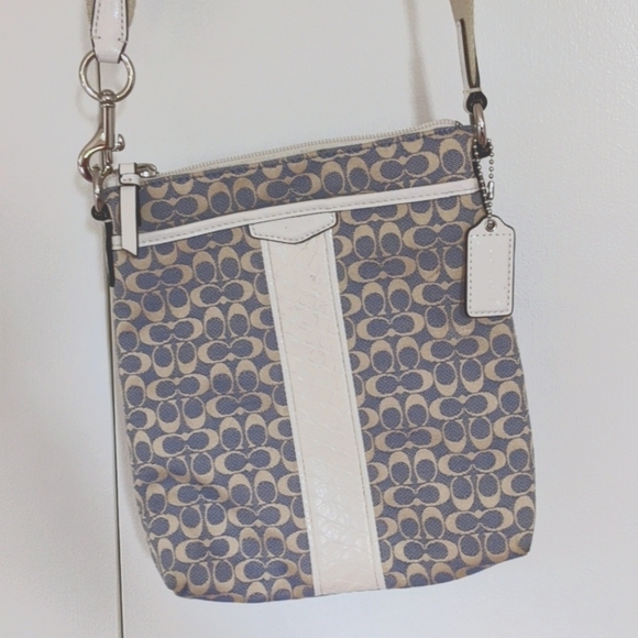 Coach Signature Swingpack Crossbody - Picture 1 of 9